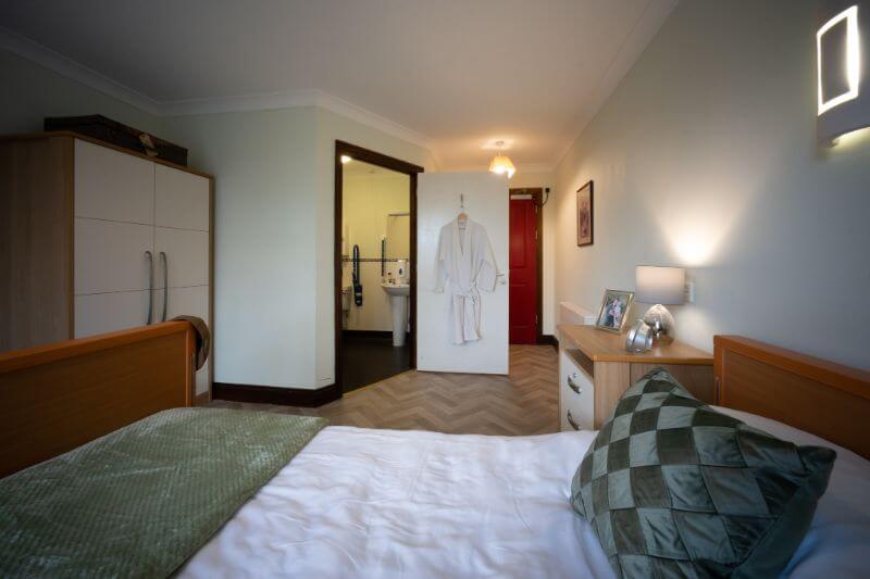 bedroom-with-bathroom