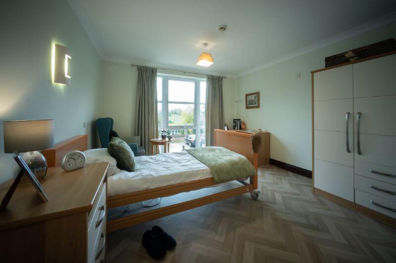wide-shot-of-bedroom
